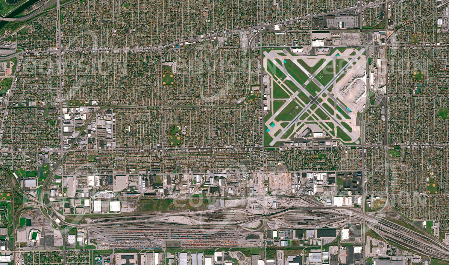 Das Satellitenbild 'CHICAGO - MIDWAY AIRPORT, USA' ist dem Bildband "Cities - Brennpunkte der Menschheit" entnommen. In vielen modernen Großstädten bilden als Folge ihrer Entwicklung unterschiedliche Nutzungen ein dichtes Geflecht. Der Chicago Midway Airport entstand bereits im Jahr 1923 außerhalb der Stadt, wurde aber vom Wachstum Chicagos eingeholt und verlor, in seiner Entwicklung eingeschränkt, an Bedeutung. Südlich des Flughafens liegt Clearing Yards, mit 9 Kilometern Länge einer der größten Rangierbahnhöfe der USA.