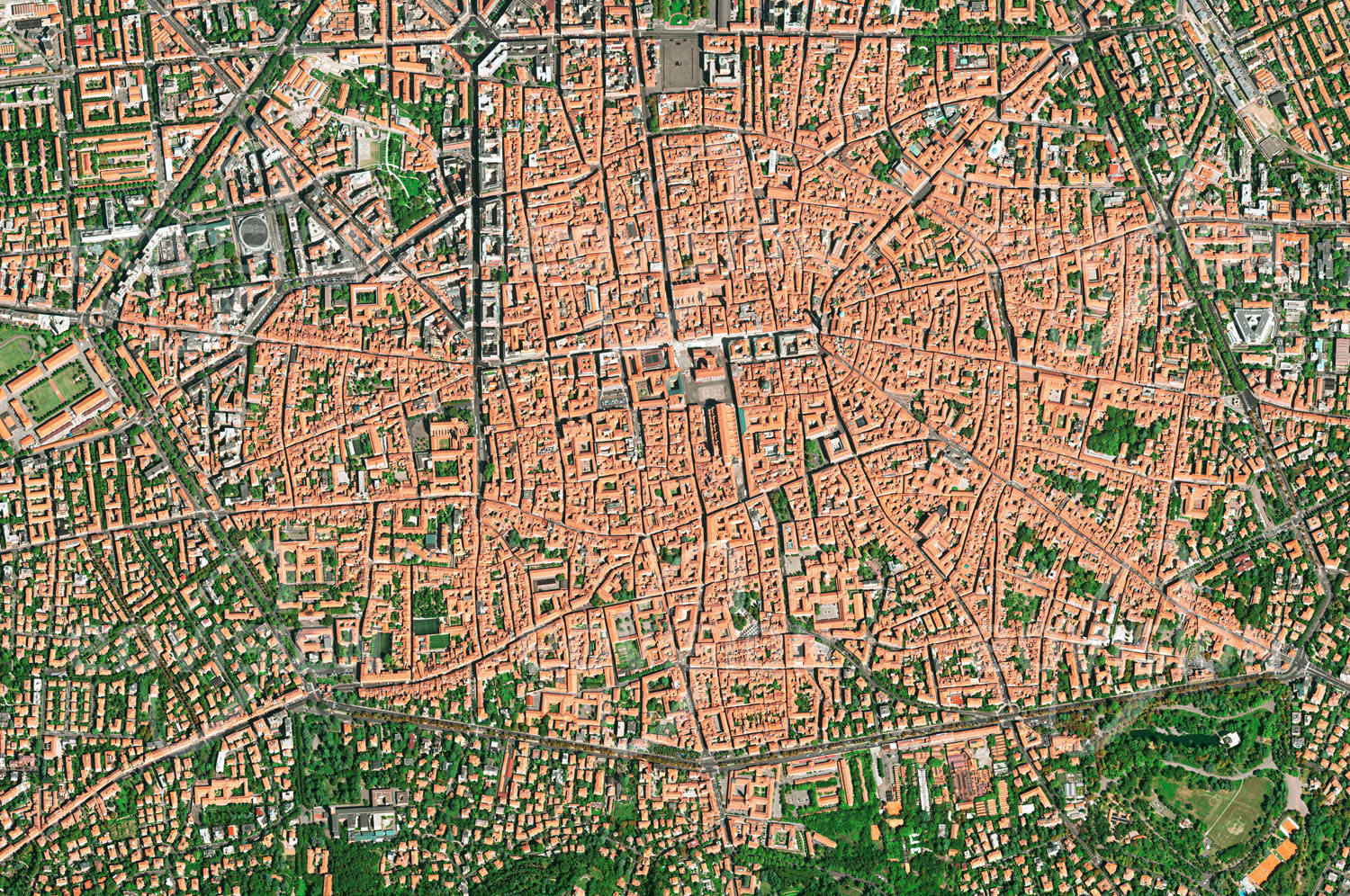 Das Satellitenbild 'BOLOGNA, Italien' ist dem Bildband "Europa - Kontinent der Vielfalt" entnommen. Als älteste Universität der Welt bezeichnet sich jene von Bologna. Bereits im Jahr 1088 entstand ein Vorläufer, die Universität selbst wurde zwischen 1130 und 1140 gegründet. Die für die Wissenschaft so wichtige Unabhängigkeit der Universität wurde zu einem gewissen Grad ab 1158 durch ein Privileg von Friedrich Barbarossa gewährleistet.n