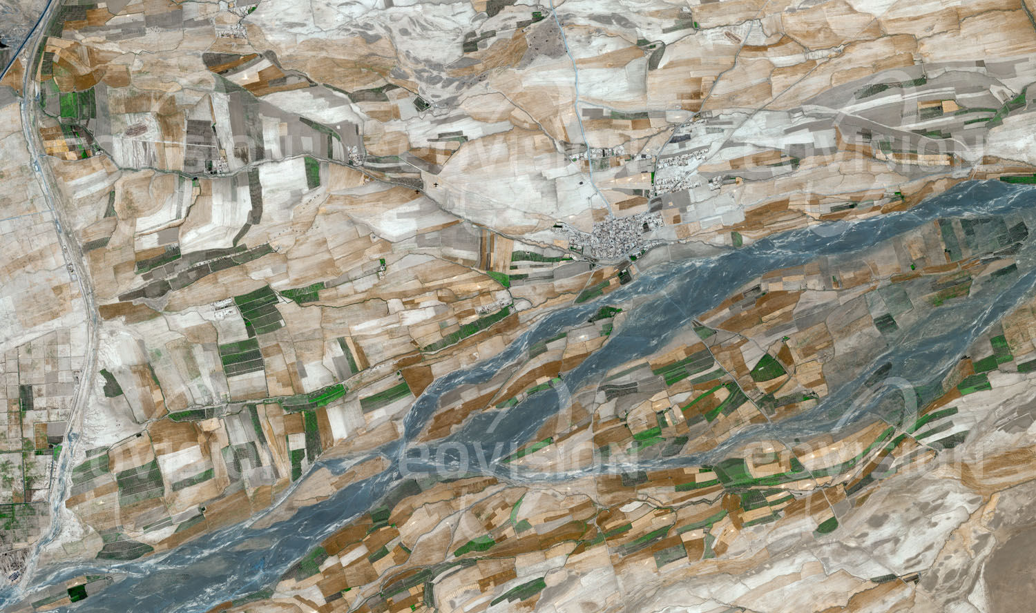 Das Satellitenbild 'KANDAHAR, Afghanistan' ist dem Bildband "Human Footprint - Satellitenbilder dokumentieren menschliches Handeln" entnommen. Zu diesem Bild gibt es keine Bildbeschreibung