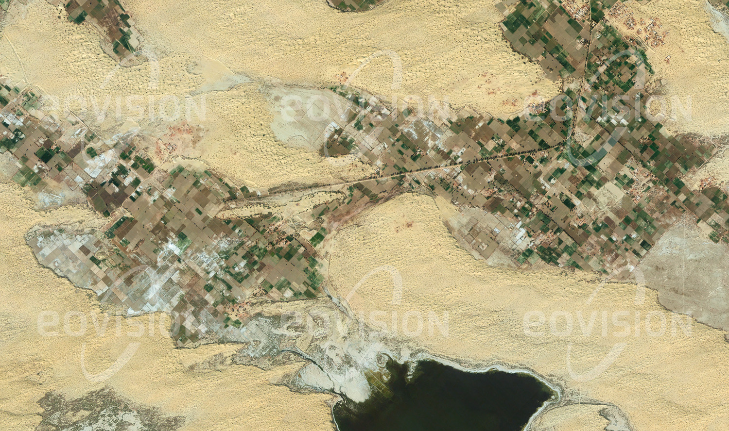 Das Satellitenbild 'SADIQABAD, Pakistan' ist dem Bildband "Human Footprint - Satellitenbilder dokumentieren menschliches Handeln" entnommen. Zu diesem Bild gibt es keine Bildbeschreibung