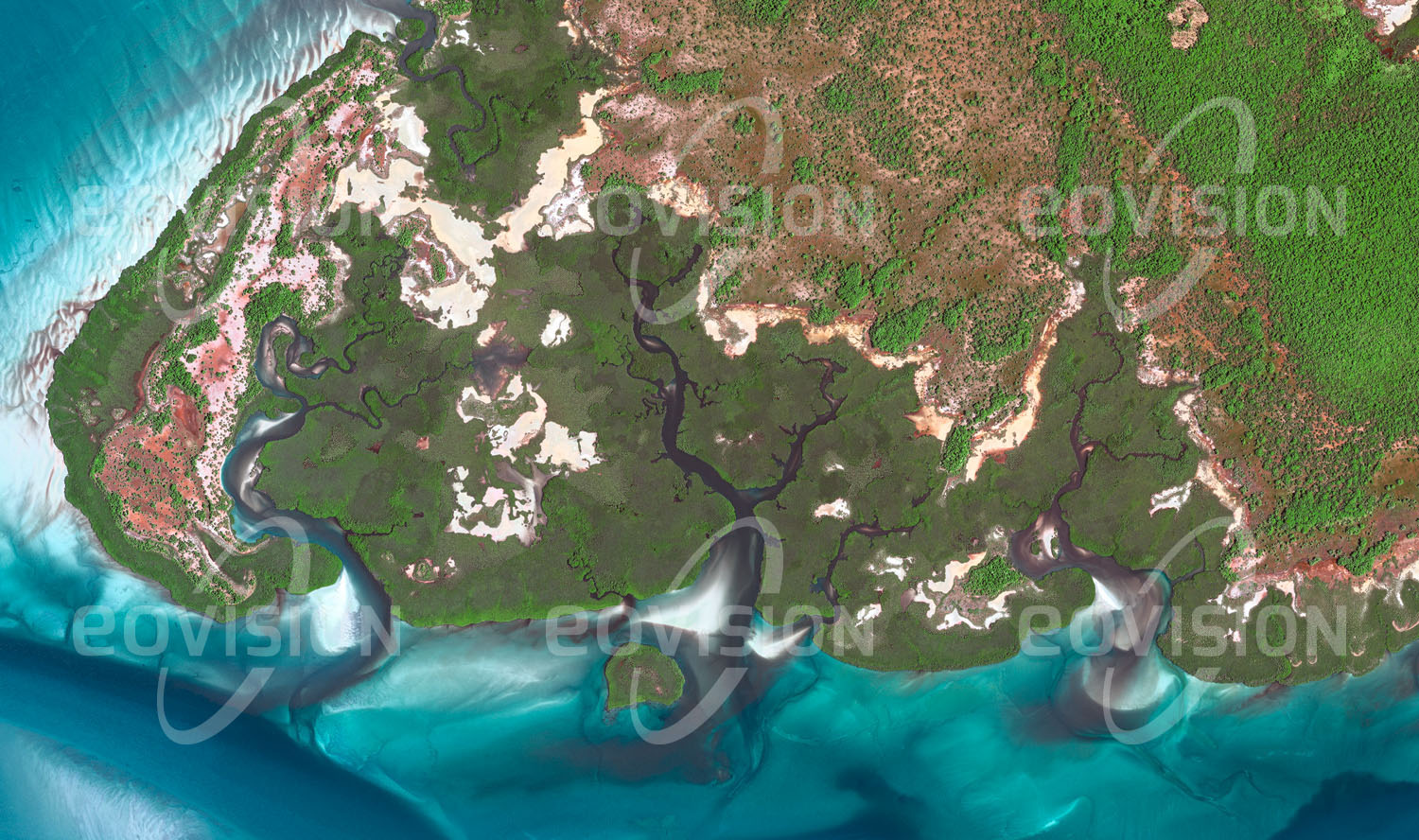 Das Satellitenbild 'ILHA DAS GALINHAS, Guinea-Bissau' ist dem Bildband "Untouched Nature - Naturlandschaften in Satellitenbildern" entnommen. Die Insel des Biosphärenreservats des Bissago-Archipels vor Guinea-Bissau ist von Mangroven-wäldern und Salzwassersümpfen geprägt, in denen Meeresschildkröten und Nilpferde heimisch sind.